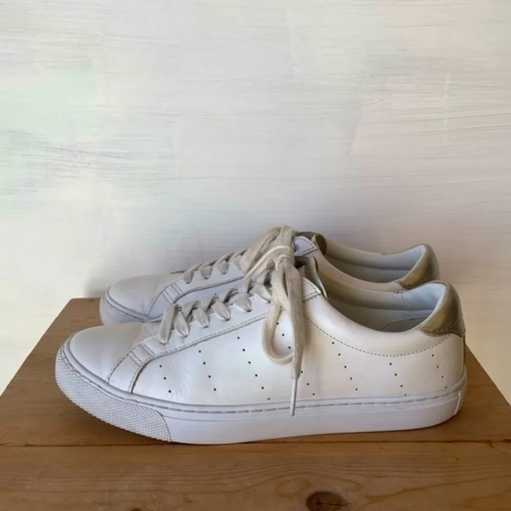 *SOLD* J.Crew Saturday Leather Sneakers with Gold Detail Size: 8.5 - Picture 2 of 13